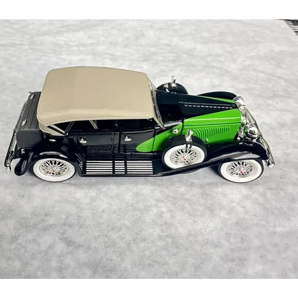 A53 1934 DUESENBERG MODEL J BLACK/GREEN 1/18 DIECAST SIGNATURE MODELS 18110